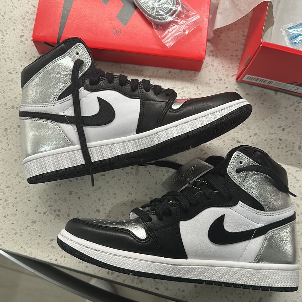 Nike Air Jordan 1 retro high OG silver toe women’s size 9 new in box